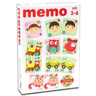 Chlapci a dívky hrají hru na paměť.