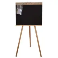 Dřevěný stojan s tabulí a psanou abecedou