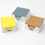 Lepený poznámkový blok v různých barvách, 500 listů, 8,5x8,5x4,5 cm