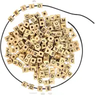 PlayBox: Přírodní dřevěné vařitelné kostky s písmeny o velikosti 7x7 mm, balení 300 kusů.