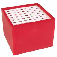 PlayBox: Stojan na štětce s 64 místy, rozměry 13x13x10 cm.